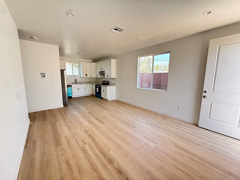 22657 Valerio St #22655 — Photo 3