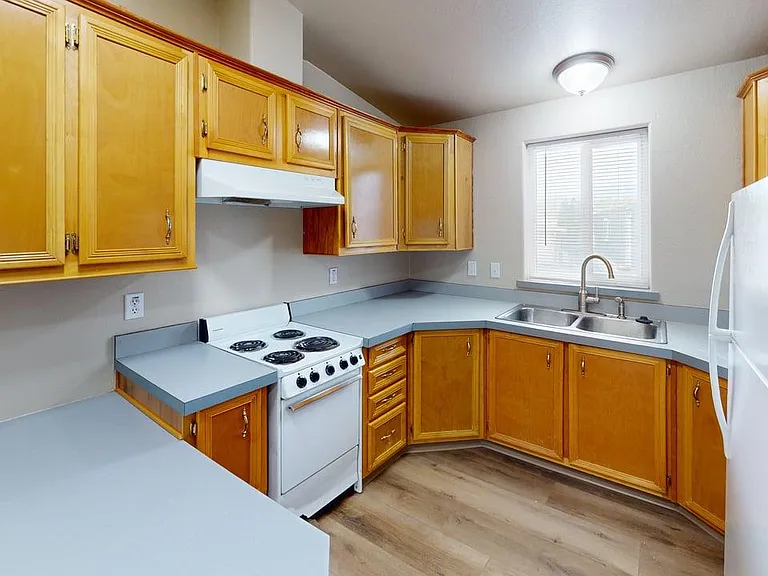 1332 SW Sage Dr #B — Photo 6