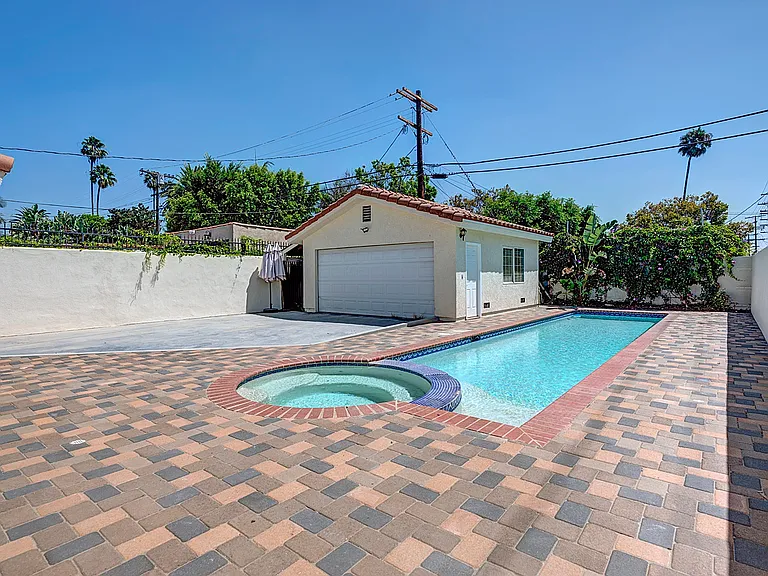 712 N Vista St — Photo 24