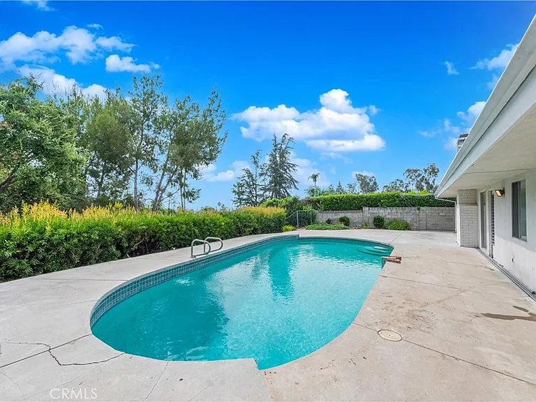 24221 Hatteras St — Photo 46