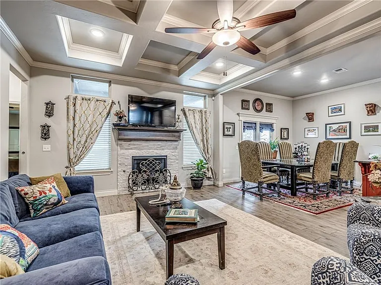 5009 Crater Lake Dr — Photo 5