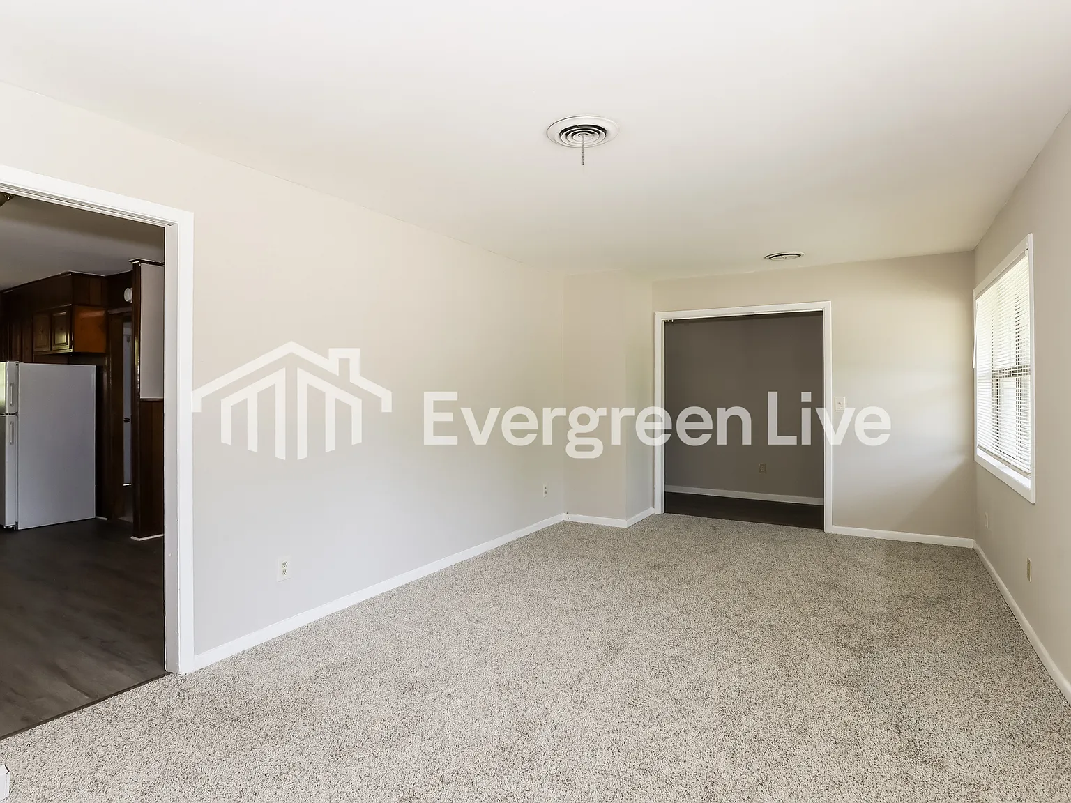 3 bed, 2.0 bath, 1600 sqft, $1,095 — Photo 4