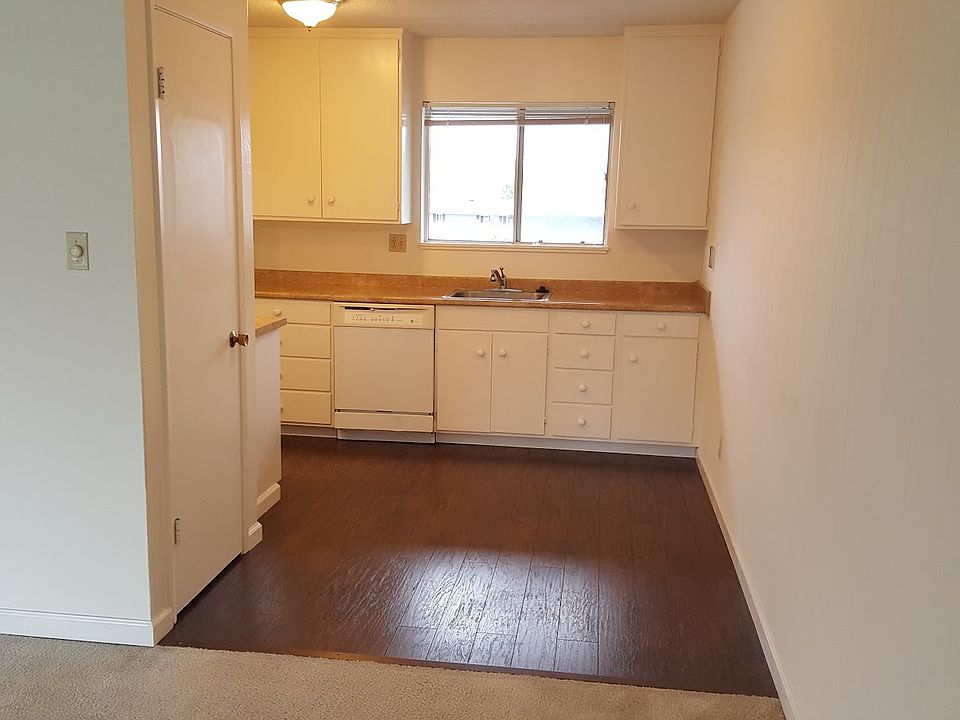 1st image of 3 Circle Dr APT C