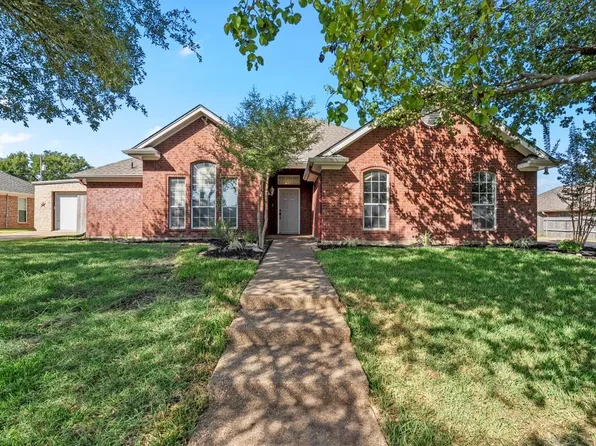 325 Fannin Dr, Hewitt, TX 76643