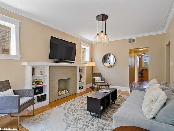 3rd image of 4848 N Rockwell St