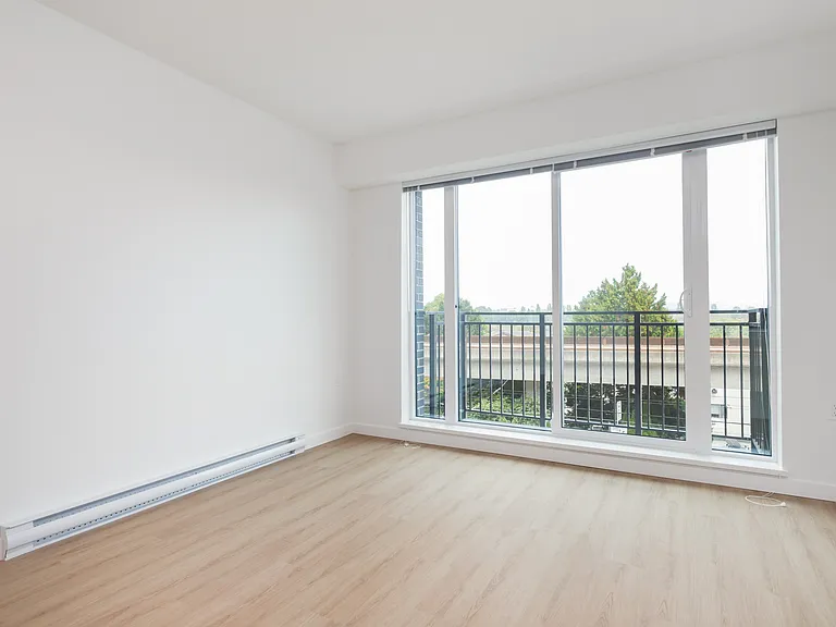 3655 Victoria Dr — Photo 11