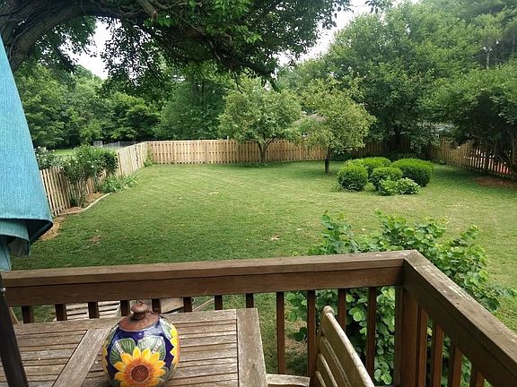 2nd image of 1082 Birney Ln