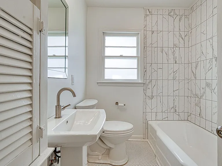 118 1st Ave — Photo 7