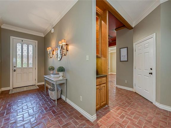 5th image of 1304 Scarborough (pvt) Dr