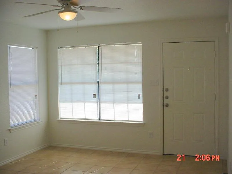 3 bed, 1320 sqft, $825 — Photo 4