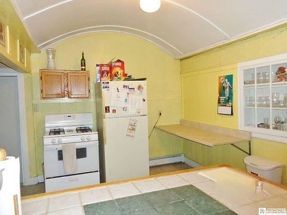 5th image of 213 Lake Shore Dr W