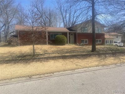100 Freedom Dr, Belleville, IL, 62226