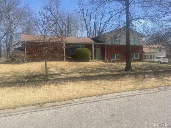 100 Freedom Dr, Belleville, IL 62226