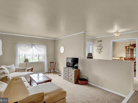 5th image of 18 Birdsfoot Dr