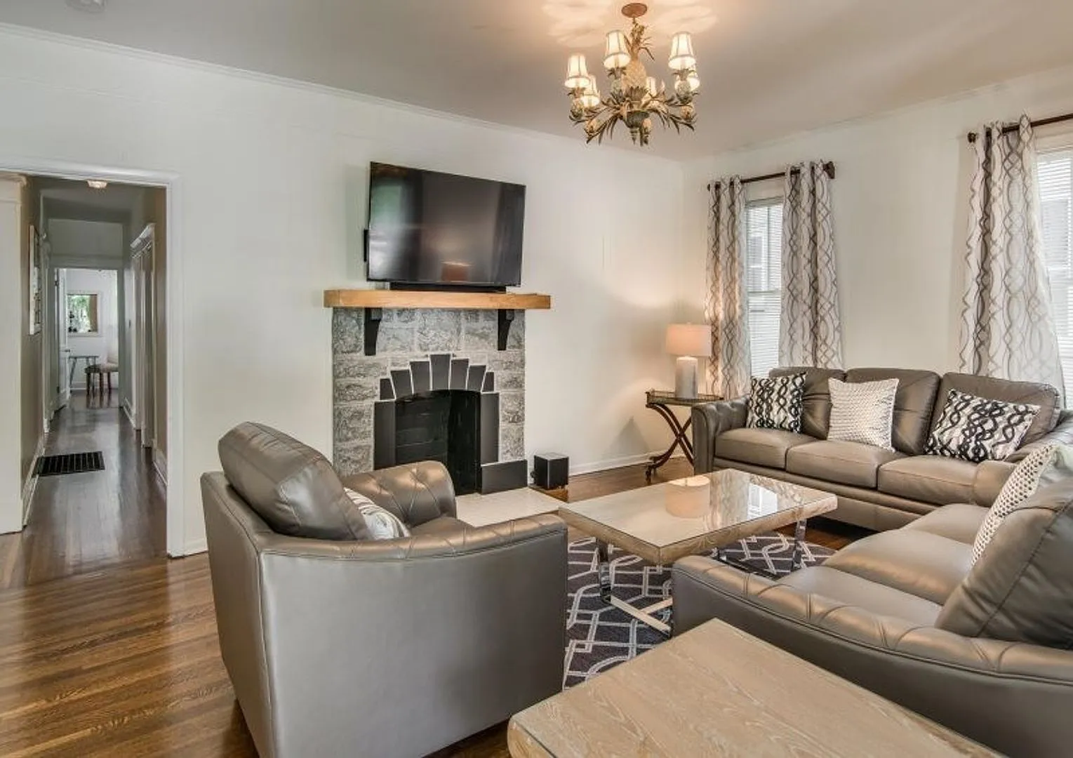 Welcome Home To This Stunning Fully Furnished And Ample Free Parking For At Least Six Cars! — Photo 4