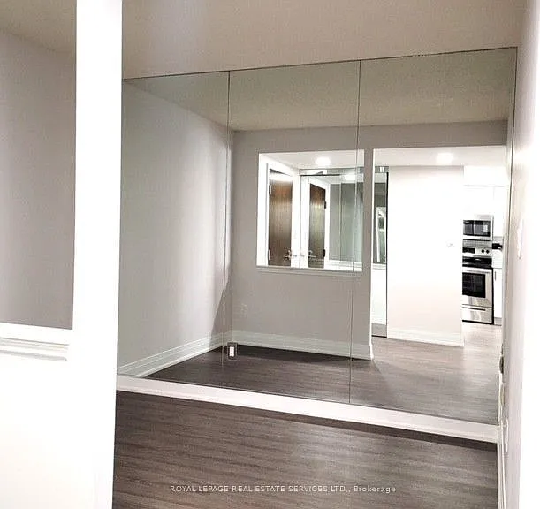 225 Davenport Rd #204 — Photo 3