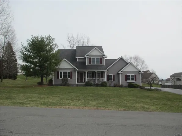 27 Fairway Dr, Auburn, NY 13021