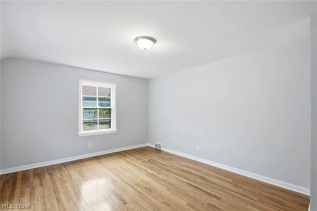 3 bed, 2.5 bath, 2629 sqft, $2,800 — Photo 2