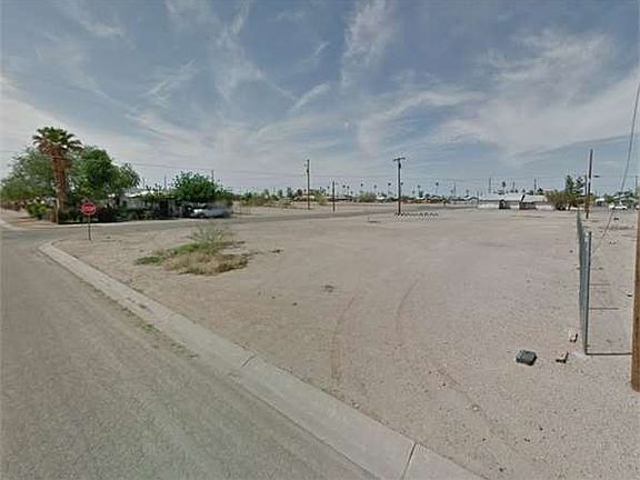 4th image of 326 W 1st St