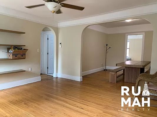3rd image of 139 Manhattan Ave #3