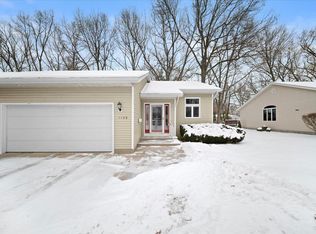 1128 Walnut Grove Dr, Muskegon, MI 49441