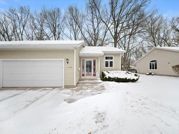 1128 Walnut Grove Dr, Muskegon, MI 49441