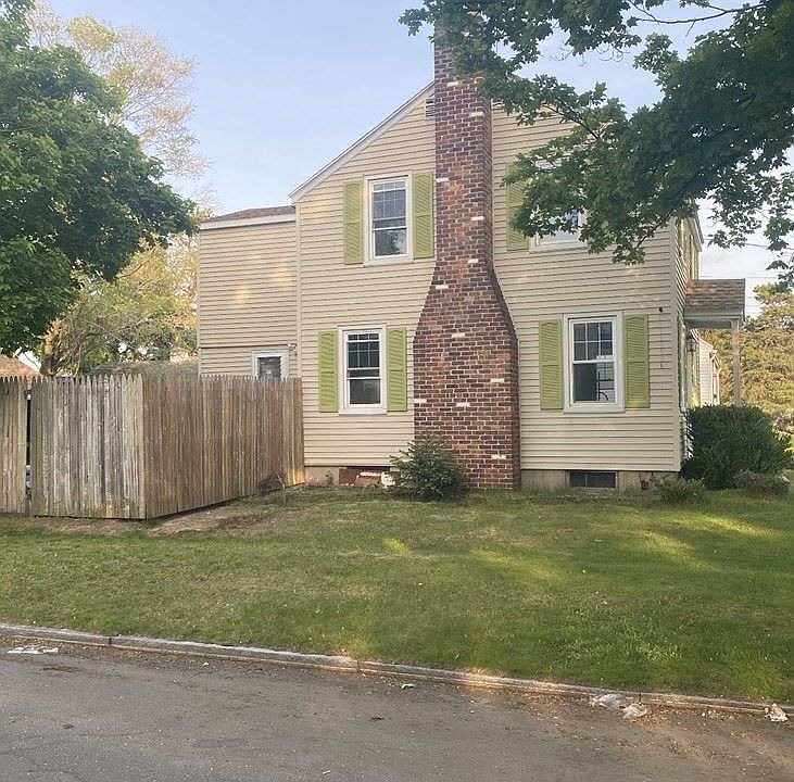 2nd image of 191 Windemere St