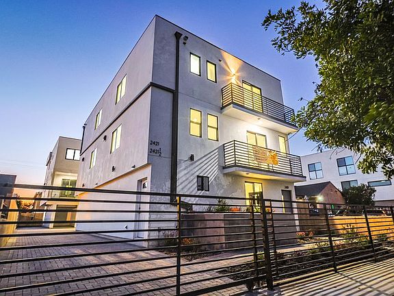 5th image of 2421 Carmona Ave