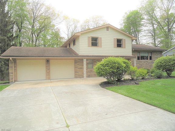 2nd image of 190 Lucy Ln