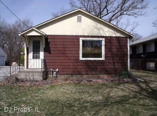 819 54th St #B, Moline, IL 61265