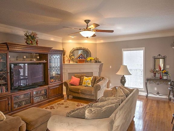 5th image of 3357 Whispering Oaks Dr