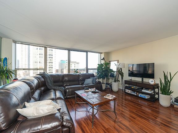 5th image of 1460 N Sandburg Ter APT 810