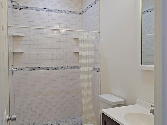 4th image of 2633 Kensington Ave Floor 1