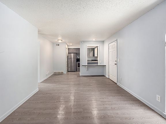 5th image of 111 N Chestnut Dr #111G