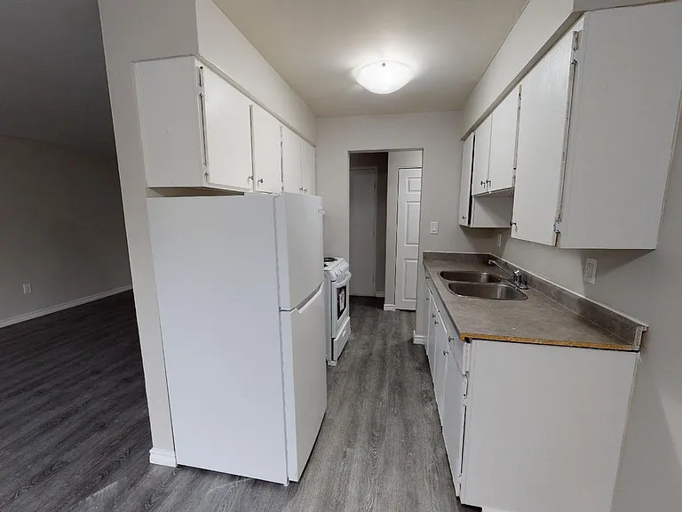 3125 Sandwich St — Photo 4