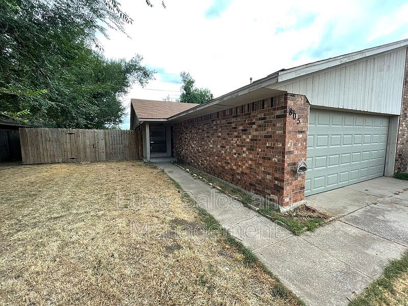 1st image of 805 N Eagle Ln