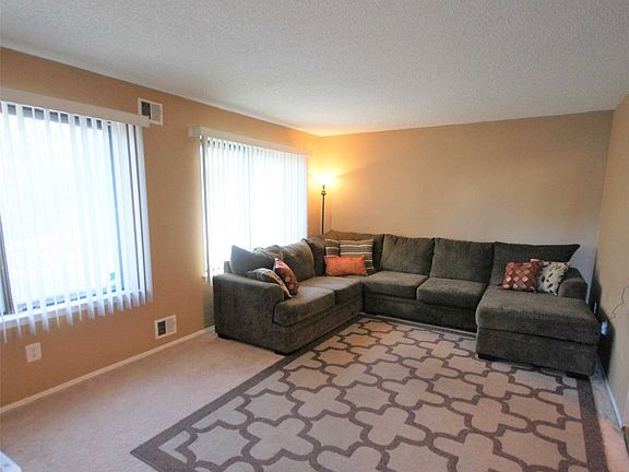 3rd image of 220 Springmeadow Dr Unit B
