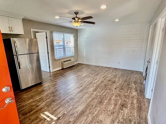 5th image of 4046 Illinois St #0