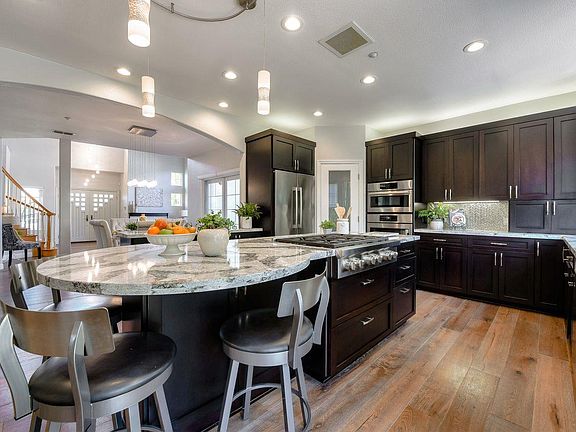 5th image of 890 Zinfandel Way