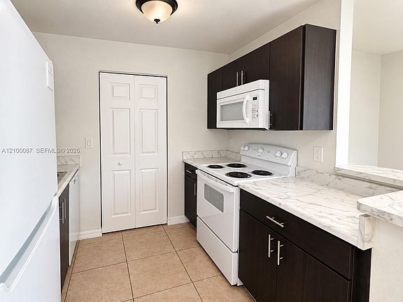 5th image of 160 SW 8th Ave Unit 160
