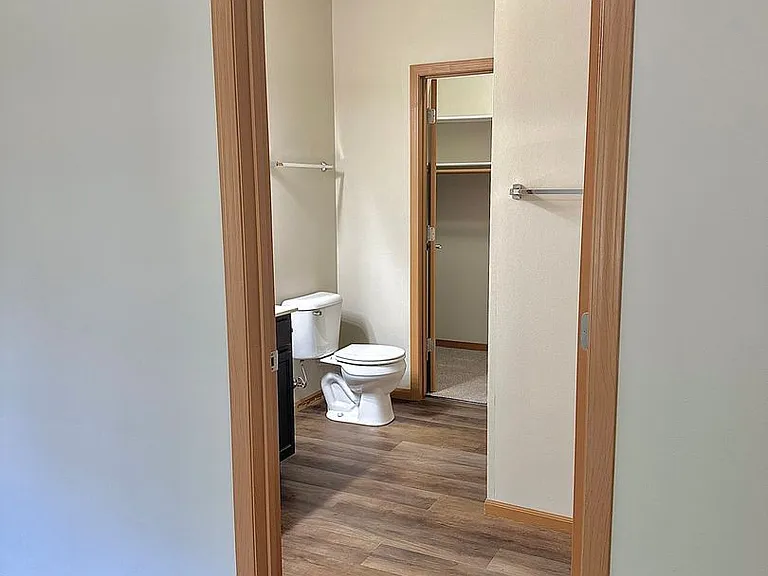 Fairway Glen Apartments — Photo 19