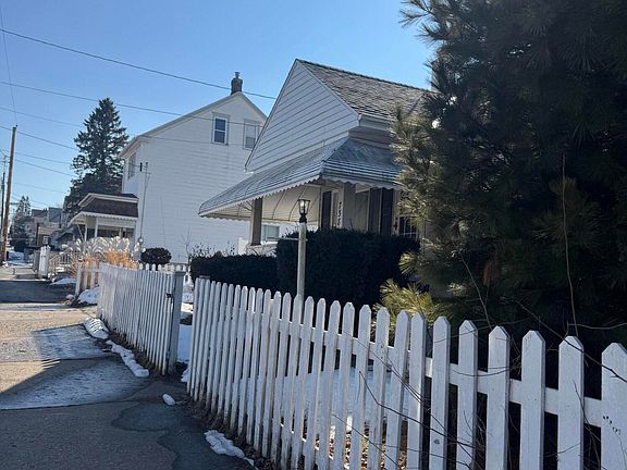 4th image of 738 Peace St