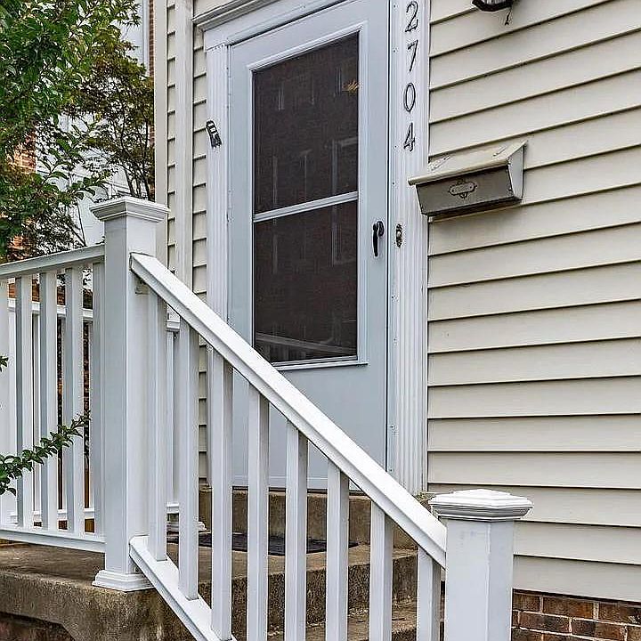 1st image of 2704 Kenwood Ave