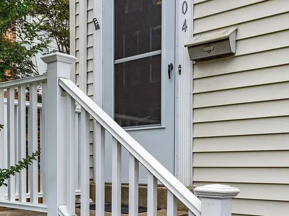 2704 Kenwood Ave, Alexandria, VA 22302