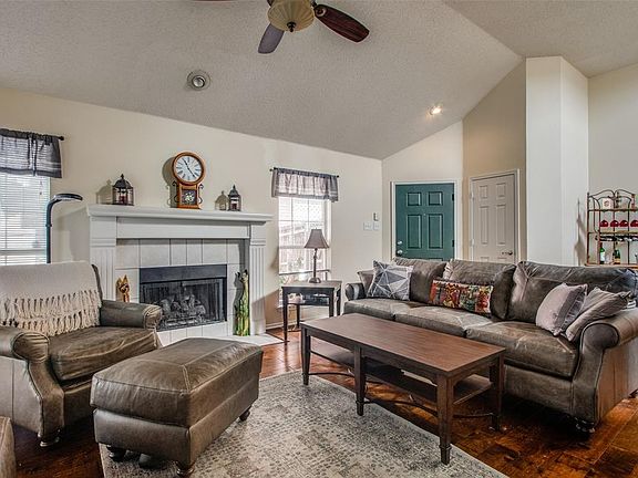 5th image of 2118 Montclair Ln