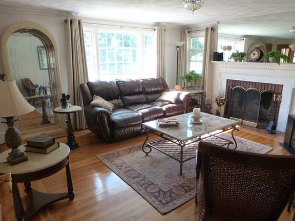 4th image of 121 Brayton Ave
