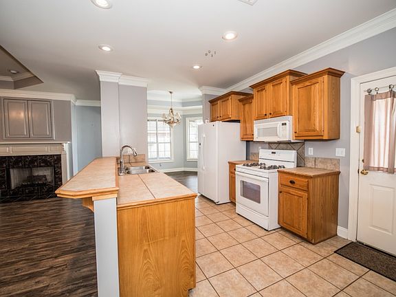 4th image of 109 Nicole Dr