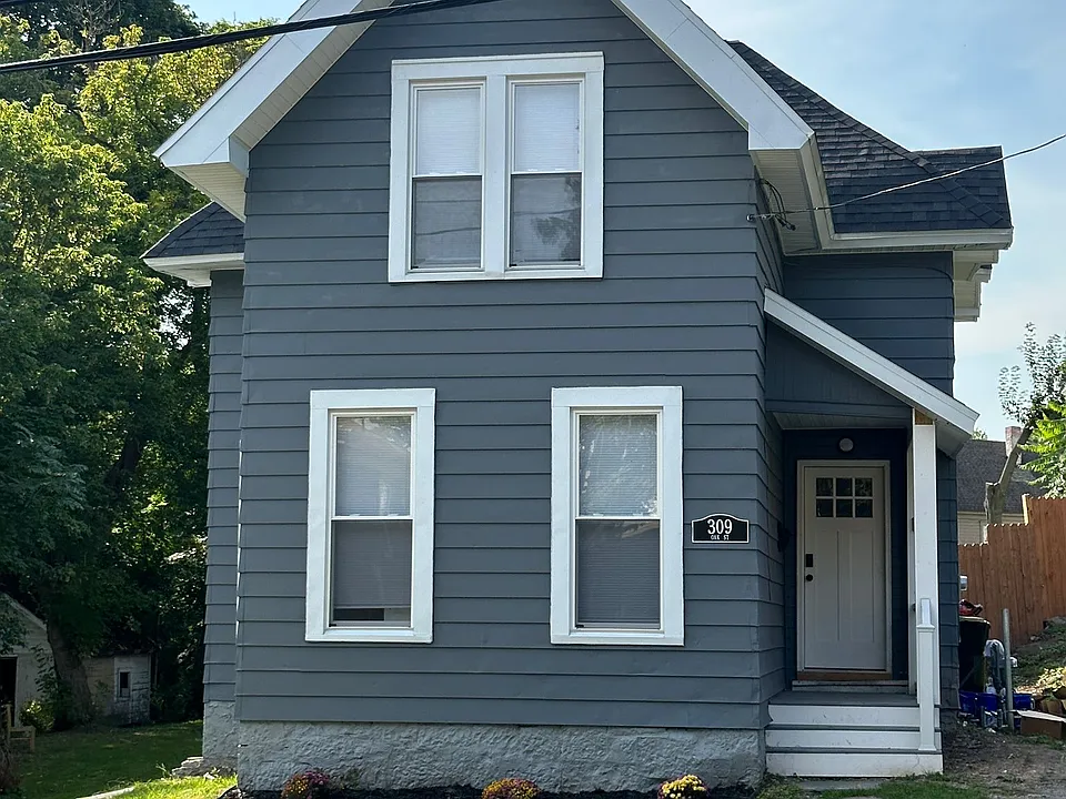 309 Oak St