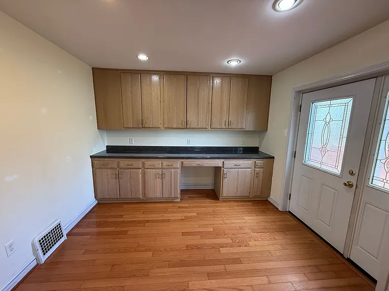 8661 Litzsinger Rd — Photo 5