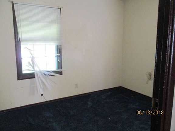 5th image of 526 Saint James Dr